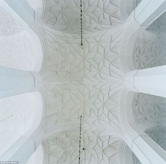 猶如萬花筒般美麗幻象的哥德式天花板