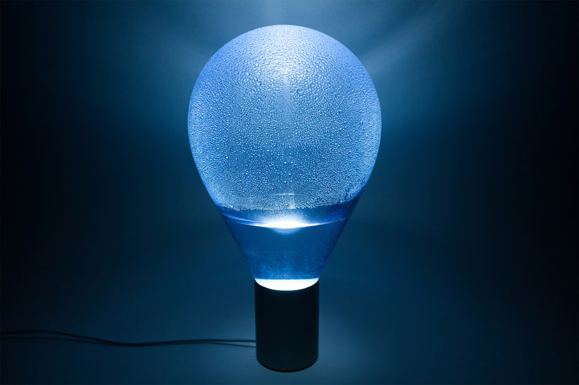 《ATMOS》水之燈，在藍色光暈下靜靜入眠