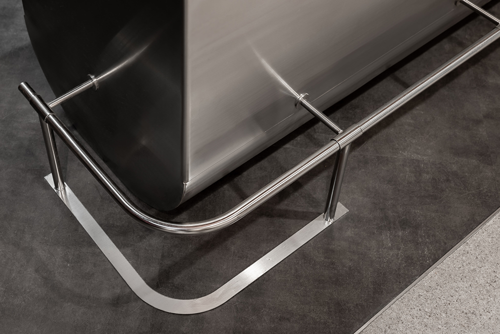 「台南阿霞飯店」老店新面貌！無氏製作、彡苗空間實驗以「紅蟳橘」打造全新品牌識別與空間