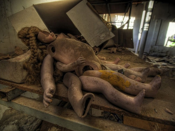 詭異中帶點悲傷的廢棄玩具工廠攝影集