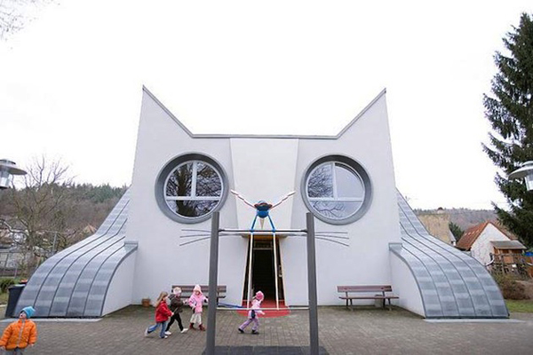 a-cat-shaped-school-for-kids-in-germany-1.jpeg