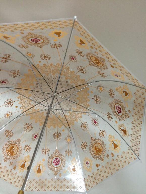 下雨天也要優雅前進，迪士尼公主輕便雨傘