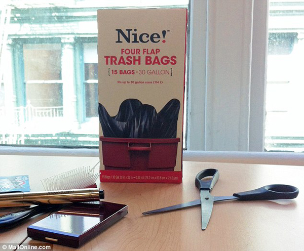 時尚真是太難懂了阿～(甩頭)令人匪夷所思的手拿袋設計包款