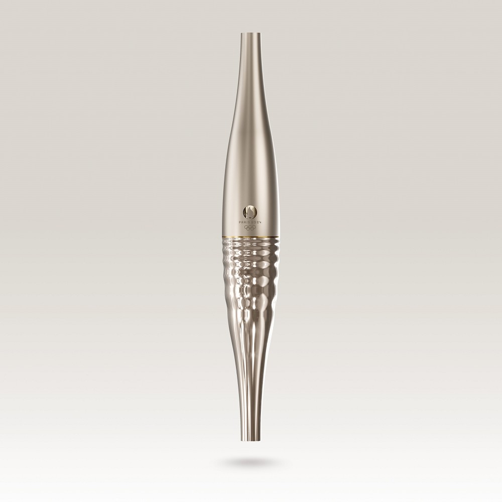 2024巴黎奧運火炬設計!設計師Mathieu Lehanneur打造對稱平等、香檳色水波紋火炬