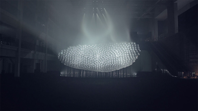 異形降臨地球？Light Barrier 以光影闡述生命議題