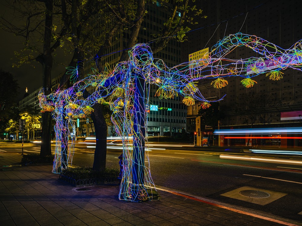 2023台灣燈會「光展區」亮點！兔子洞、光兔、彩虹教堂等16組作品點亮台北東區