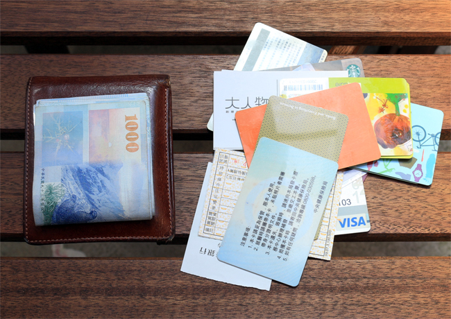 【加碼玩物】Bellroy 旅行護照皮夾,不只裝護照、更裝你的型男風範