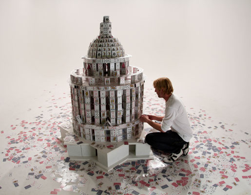 鬼斧神工：變化萬千的撲克牌建築