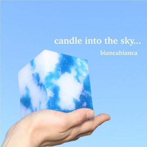捕捉蔚藍晴空的一角，biancabianca 天空之燭