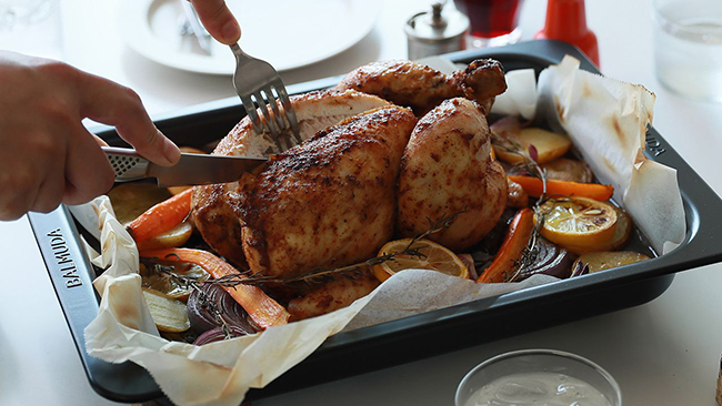 BALMUDA The Range 微波爐烤箱，六種操作模式熱熱吃美食