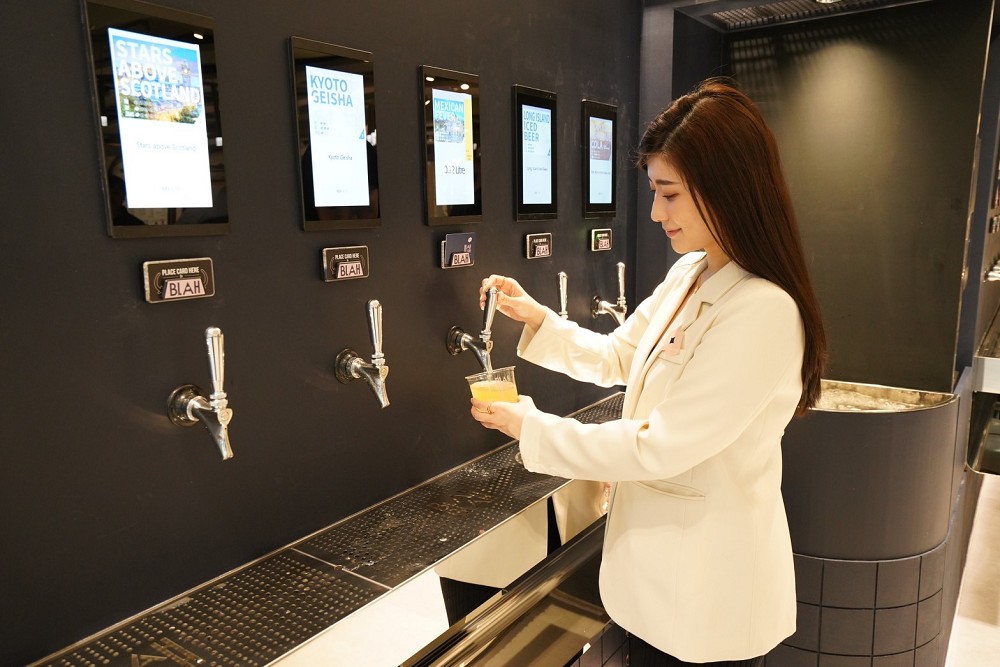 台北新光A8「BLAH BLAH Bar」！全台自助調酒吧、星級美食打造信義區全新飲酒秘境