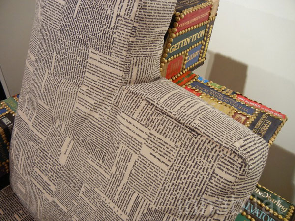 用書脊裝飾而成的Spineless Chair 