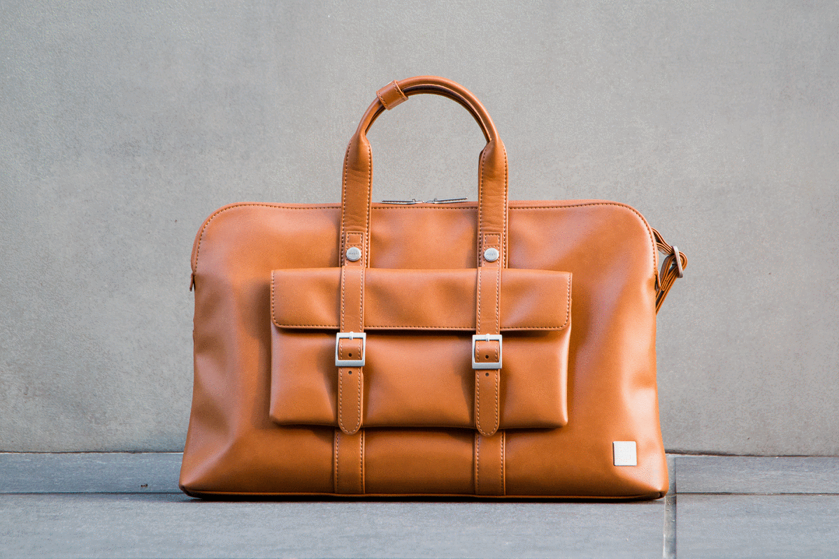 設計控的氣場撐起來!Moshi Treya 英倫風超輕量皮革劍橋包