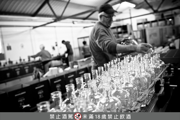 一手釀出對土地的無限眷戀，傳統工法蘇格蘭威士忌釀酒師