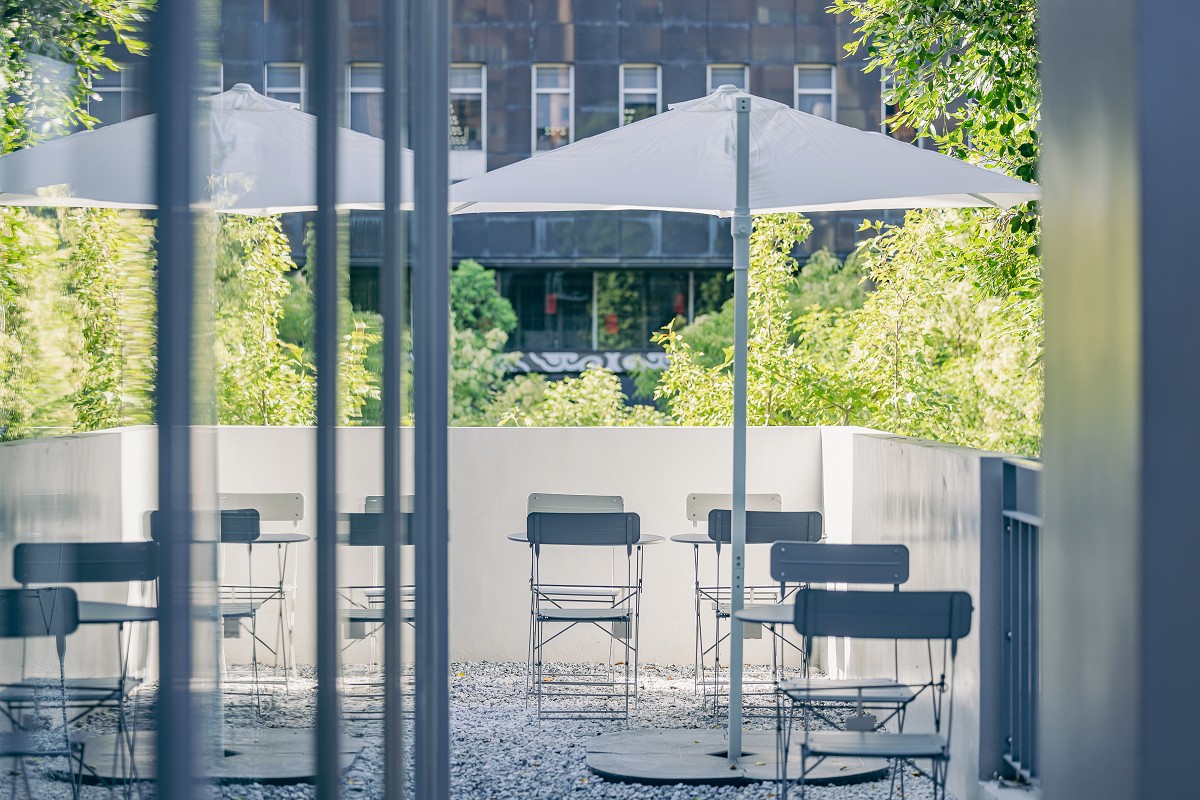 台北特色早午餐「BRUN不然 信義店」!通透綠意空間感受鬧中取靜美食氛圍