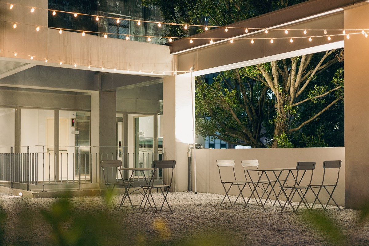 台北特色早午餐「BRUN不然 信義店」!通透綠意空間感受鬧中取靜美食氛圍