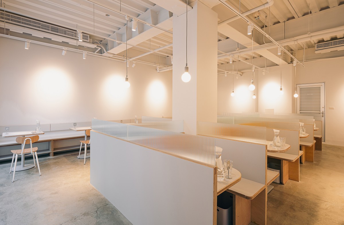 台北特色早午餐「BRUN不然 信義店」!通透綠意空間感受鬧中取靜美食氛圍