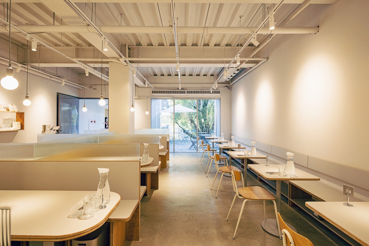 台北特色早午餐「BRUN不然 信義店」!通透綠意空間感受鬧中取靜美食氛圍