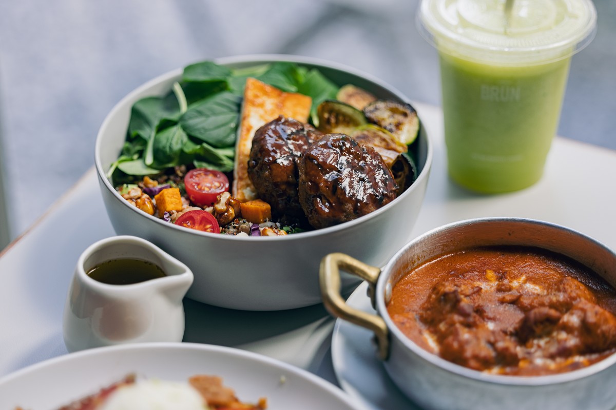 台北特色早午餐「BRUN不然 信義店」!通透綠意空間感受鬧中取靜美食氛圍