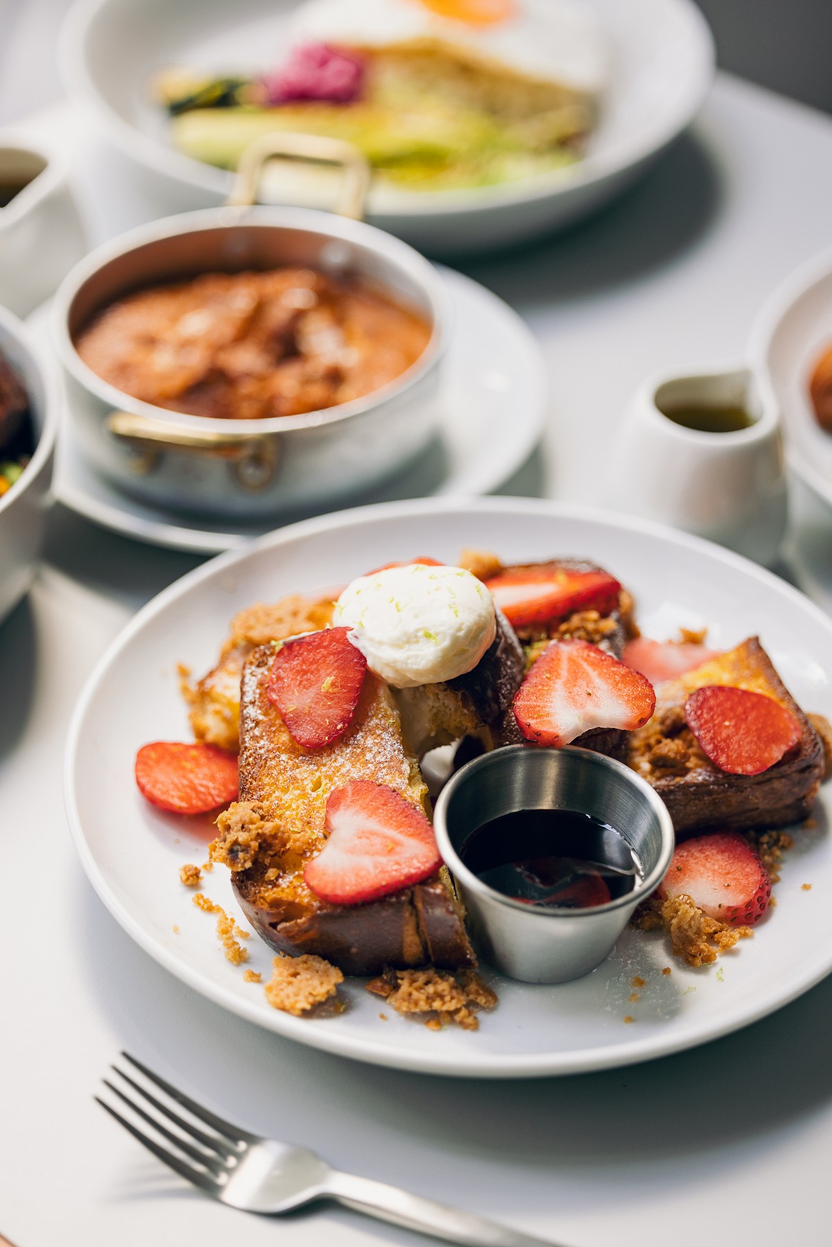 台北特色早午餐「BRUN不然 信義店」!通透綠意空間感受鬧中取靜美食氛圍