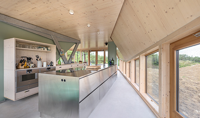 因地制宜！荷蘭弗里蘭島以特殊房型，應對沙丘地貌與強風