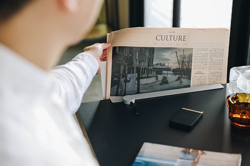 辦公室隨身帶著走!ZENLET 堆出收納新品「√」根號邊架,集結書架、集線器等 5 大功能