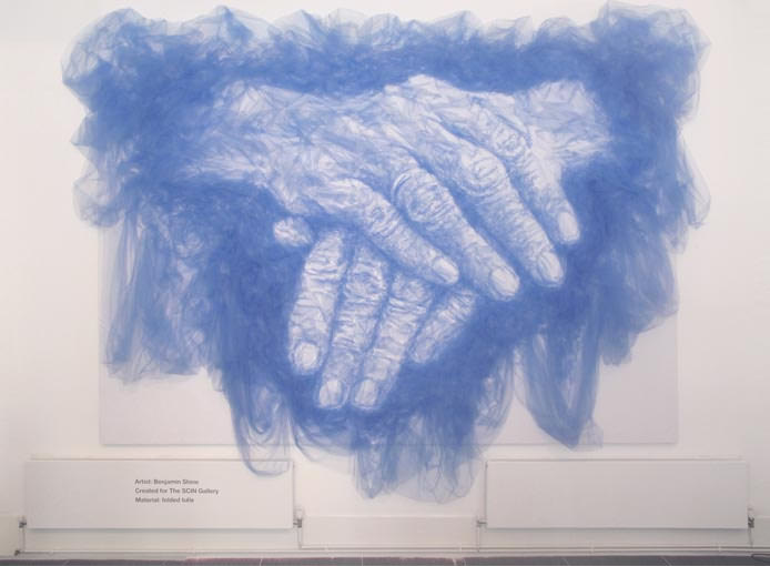 揭開神秘的面紗  以用熨斗作畫的藝術家