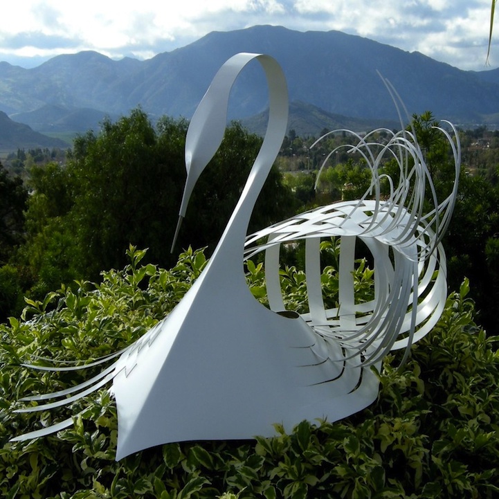 飛揚的立體紙雕天鵝