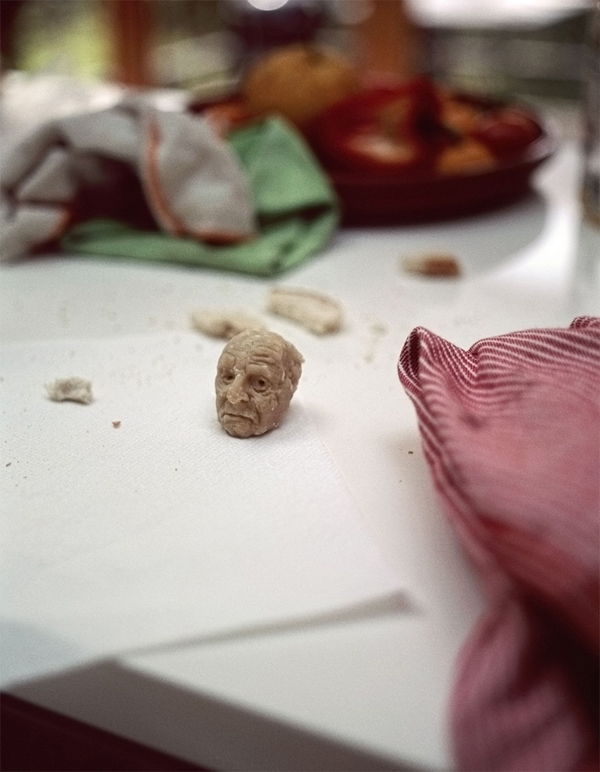 玩食物也可以玩出藝術：吐司捏捏雕塑人像