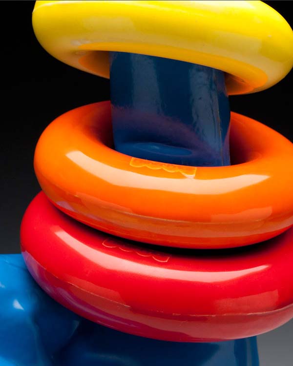 虛與實、輕與重難以分辨的充氣玩偶陶瓷雕塑