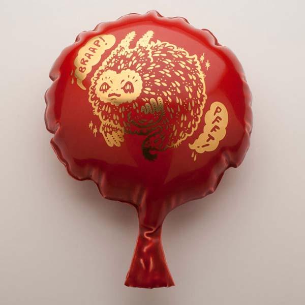 虛與實、輕與重難以分辨的充氣玩偶陶瓷雕塑