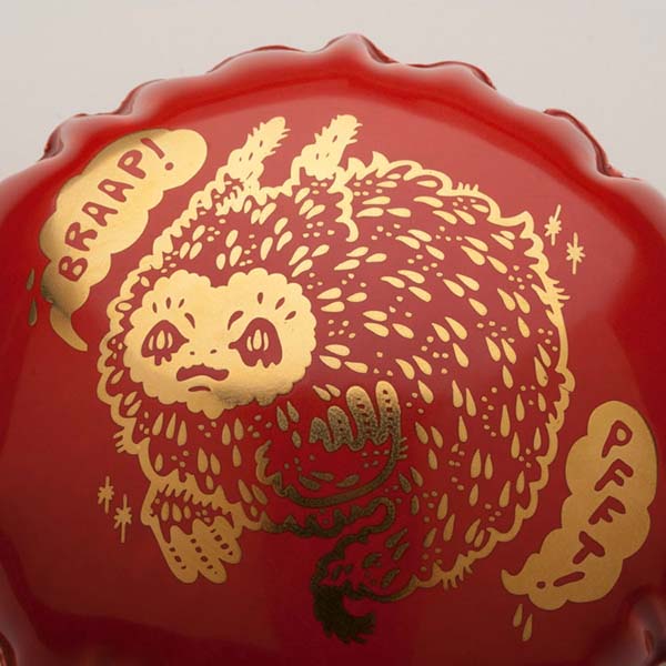 虛與實、輕與重難以分辨的充氣玩偶陶瓷雕塑