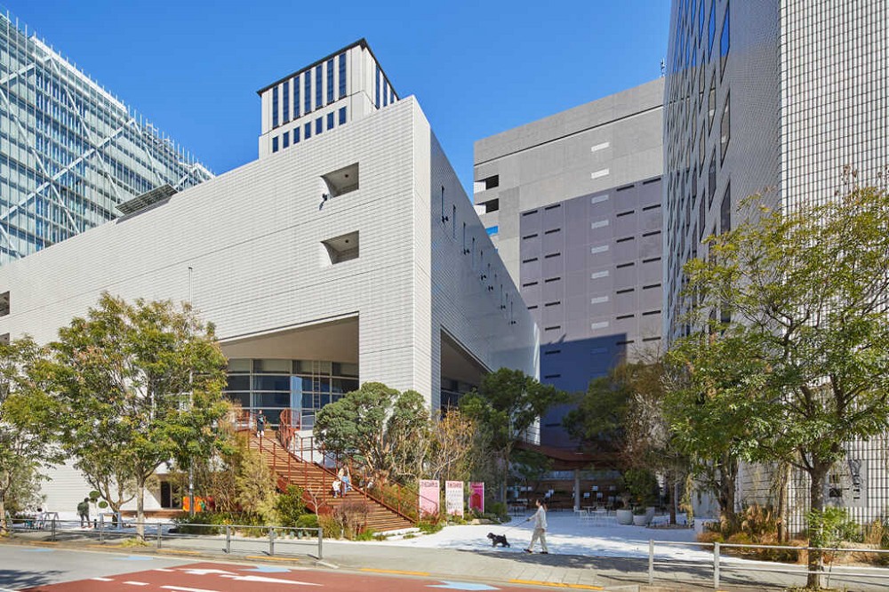 東京新景點「KOKUYO THE CAMPUS」！結合公園、咖啡廳、設計辦公室的開放式空間