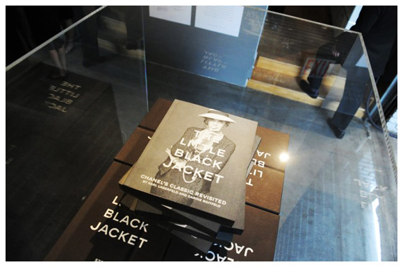 香奈兒迷看過來!經典CHANEL「The little black Jacket」展覽