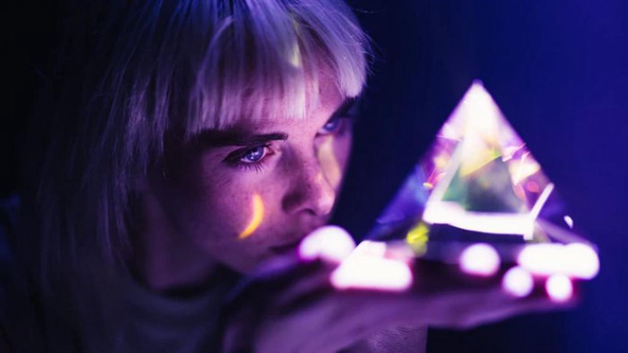 古埃及文明放桌上!「Py懸浮金字塔」瑞典團隊Flyte打造結合黃金比例的迷你磁浮擺飾