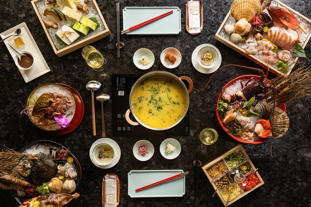 大直NOKE「明粵」粵式火鍋 !隈研吾以岩岸海蝕洞意象打造餐飲空間