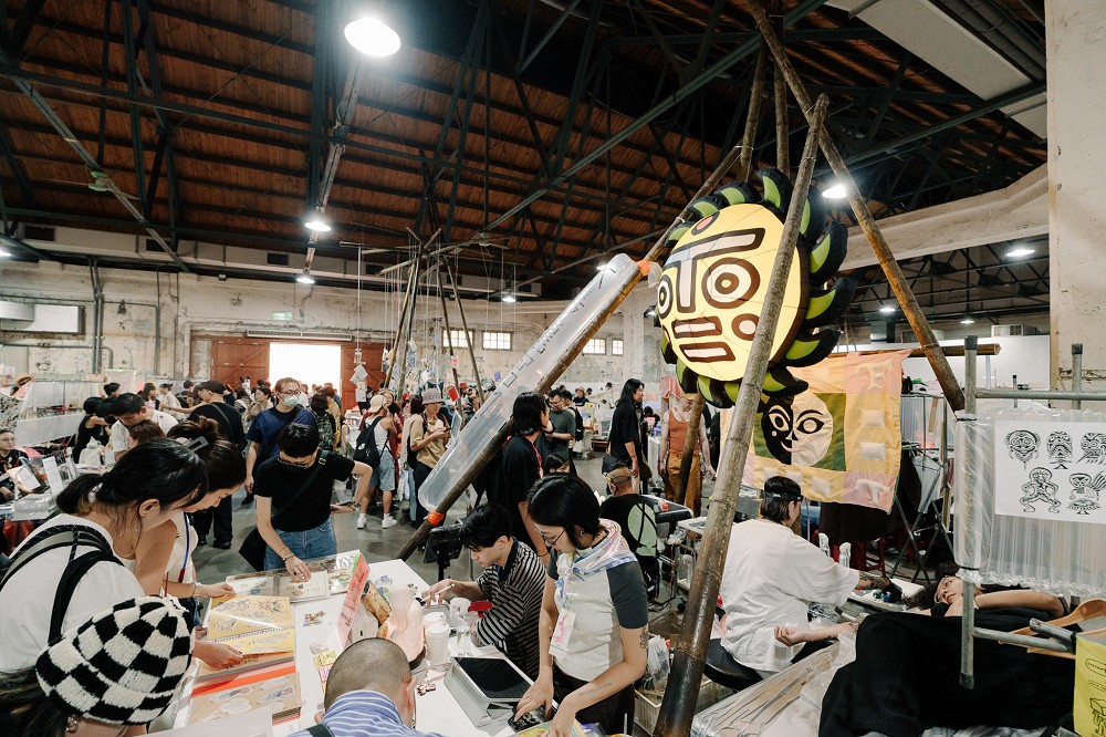 2023草率季「一直滑下去」亮相台北華山！竹竿平台、現場刺青、400組藝術創作誌