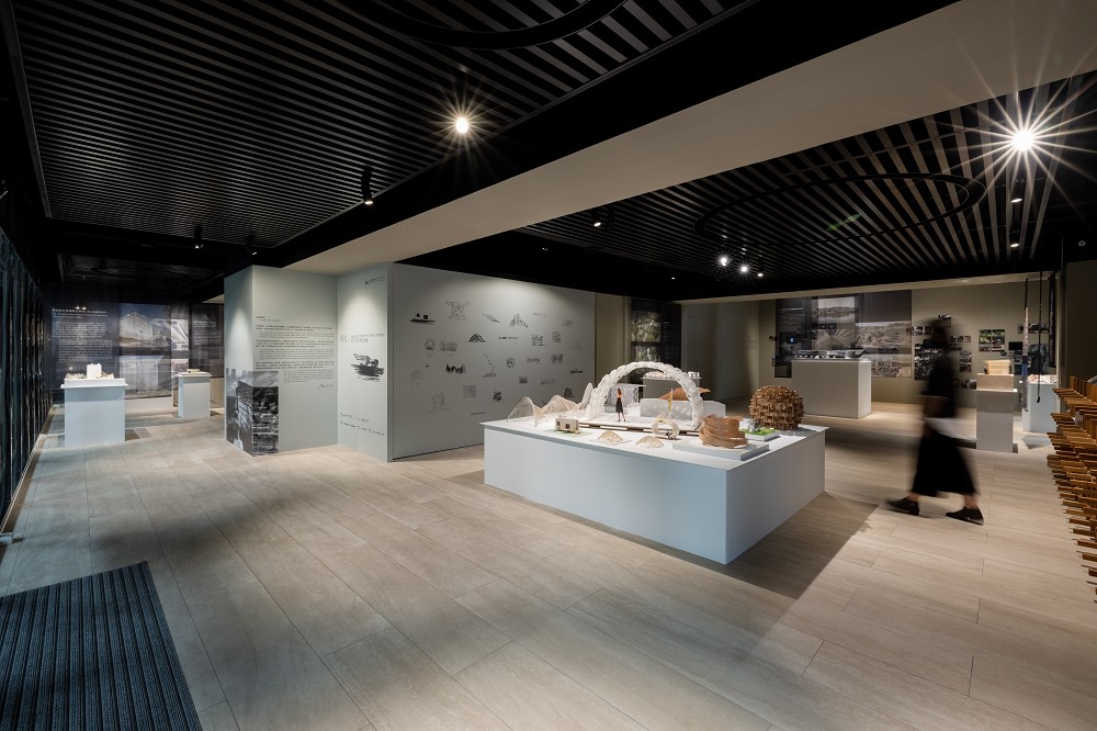 忠泰美術館《場域・啟發—隈研吾展》亮點!摺箱茶室、4大設計關鍵字、17件建築模型