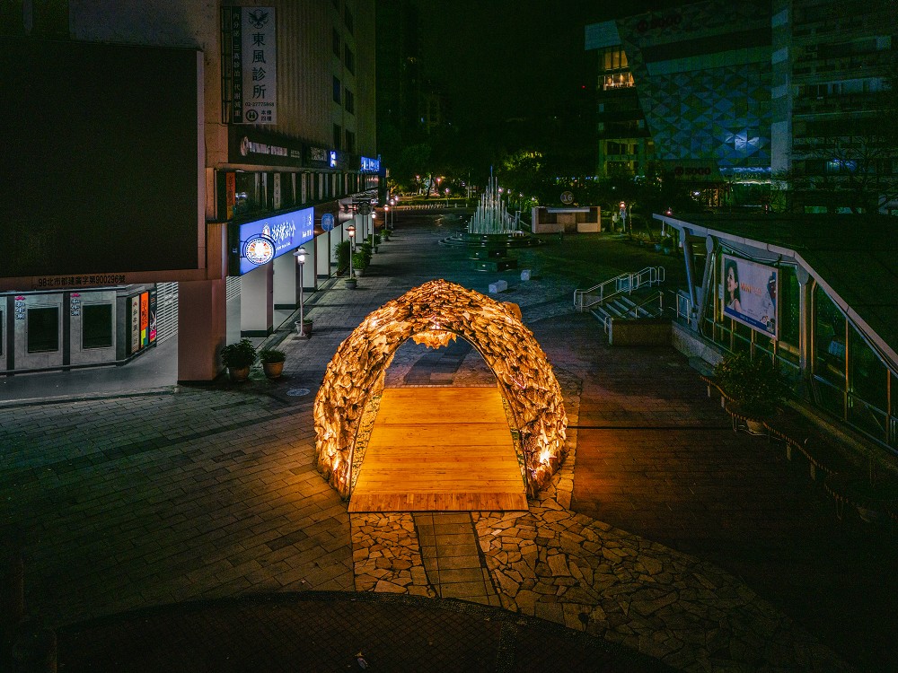 2023台灣燈會「光展區」亮點！兔子洞、光兔、彩虹教堂等16組作品點亮台北東區