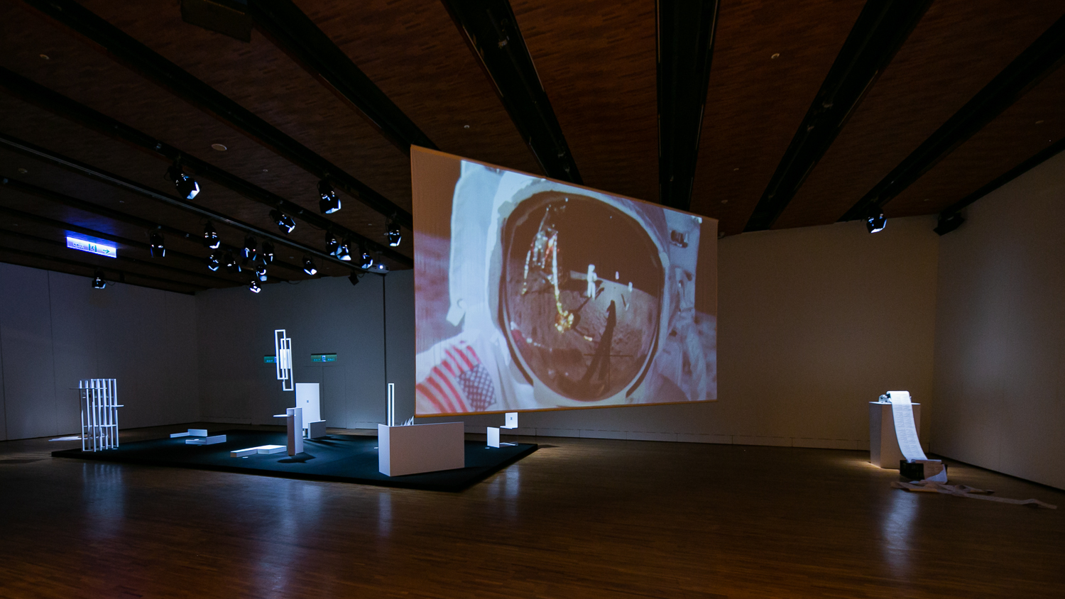 電扶梯彷彿展翅高飛、外牆伸出機械手臂？誠品 30 年來最大藝術計劃攜手豪華朗機工等 9 組藝術團隊讓書店化身美術館