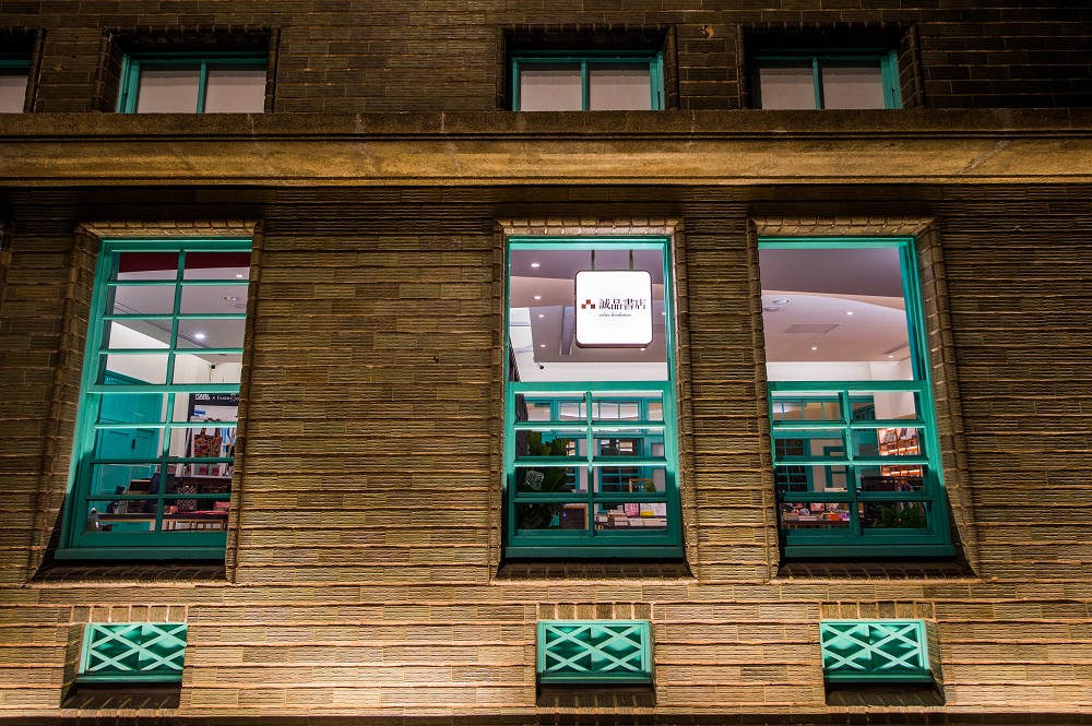 誠品書店嘉義美術館限定店！湖水綠書屋藏千款特色文具、藝術選書