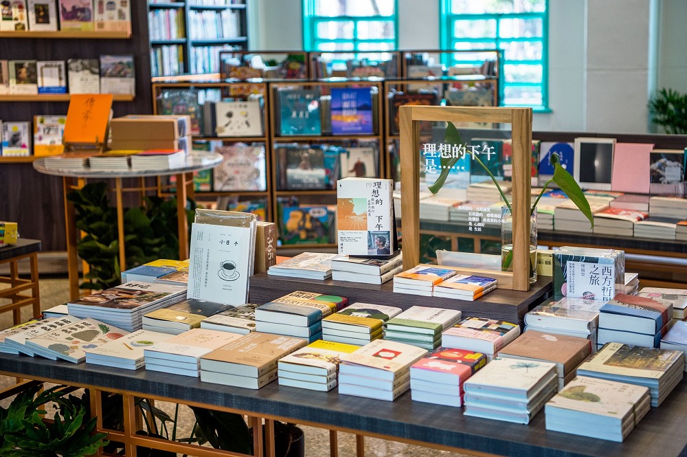 誠品書店嘉義美術館限定店！湖水綠書屋藏千款特色文具、藝術選書