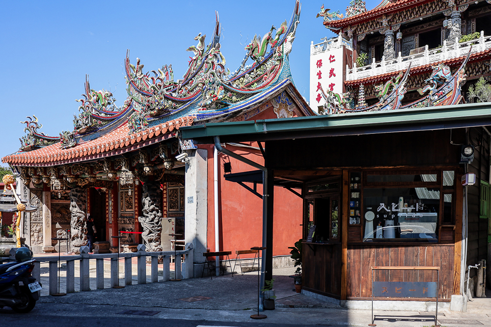 城隍廟裡藏著富士山畫！台灣設計展「城美館」將嘉義宮廟化身美術館大展百餘年工藝