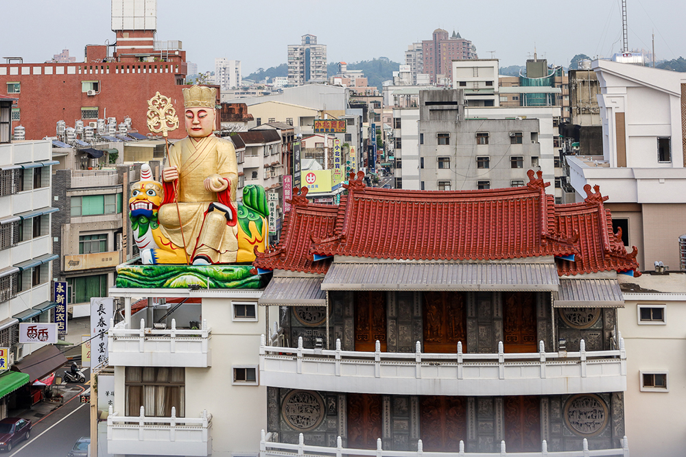 城隍廟裡藏著富士山畫！台灣設計展「城美館」將嘉義宮廟化身美術館大展百餘年工藝