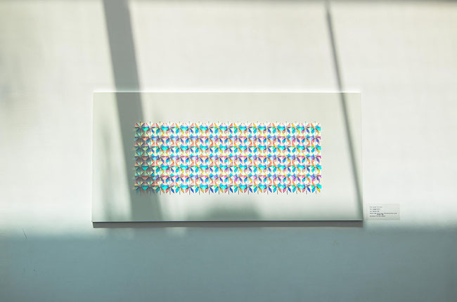 在紛亂中尋找規律，絢爛繽紛的光之藝術「CHRIS WOOD LIGHT」