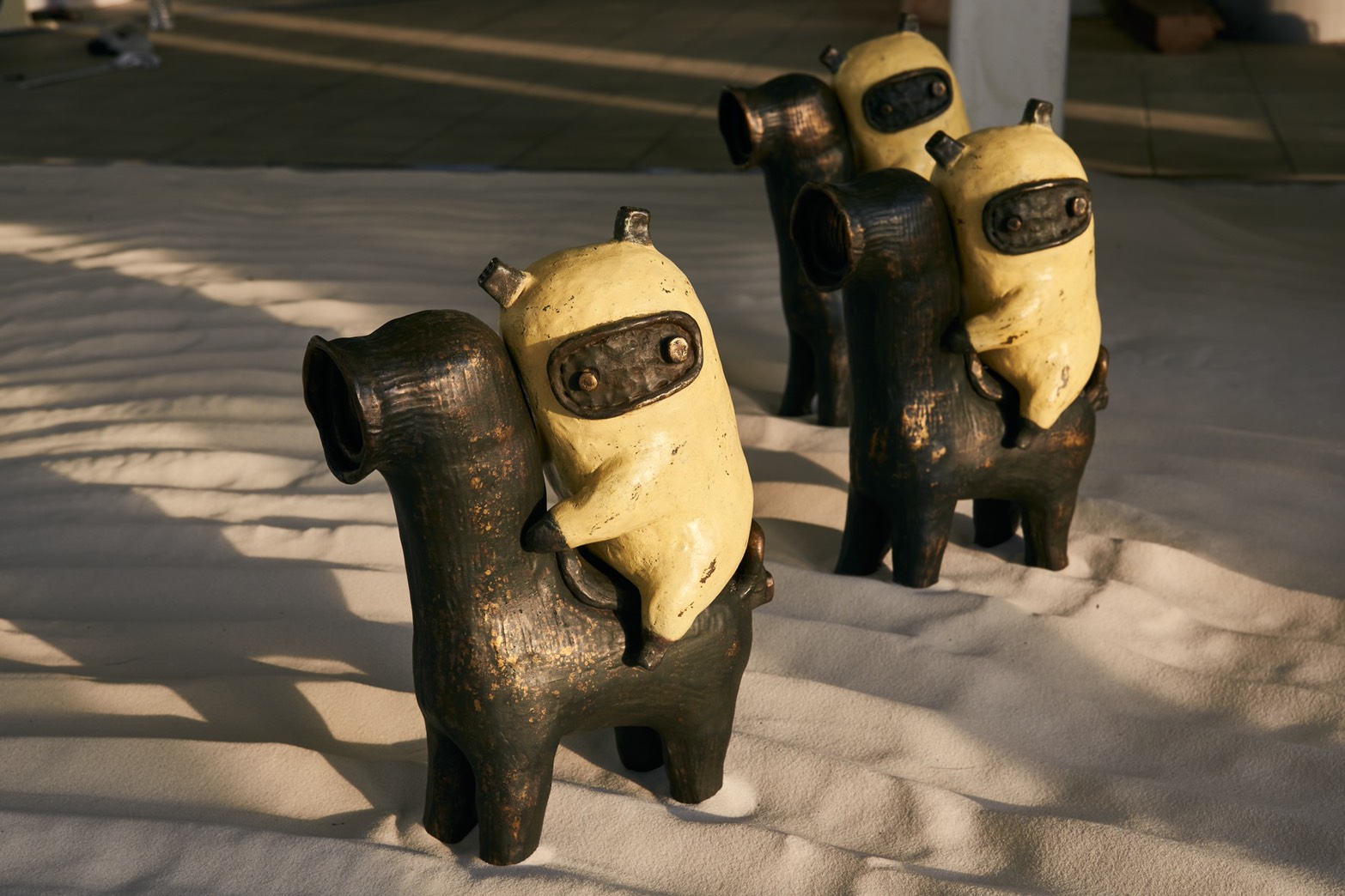 屏東看海美術館《春江獸月夜》！台灣藝術家阿咧打造14公尺怪獸氣球、超萌雕塑