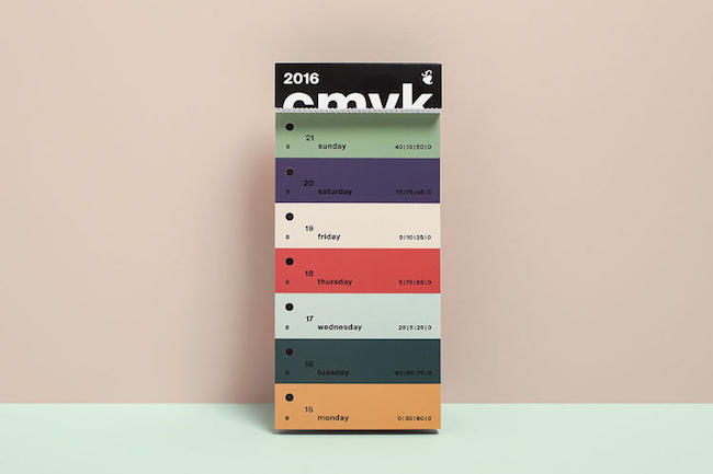 用一本 CMYK 日曆，為每一天附上不同色彩