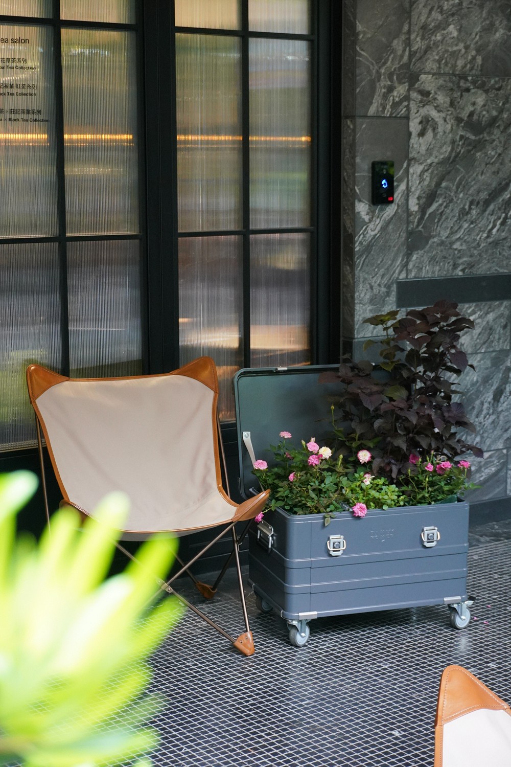 台北「CNSalon」火山口下的花茶店！結合花草茶、生活庭園選物的文藝沙龍