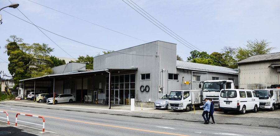 鐵皮工廠直接改造，一間為了當地居民而開的咖啡館