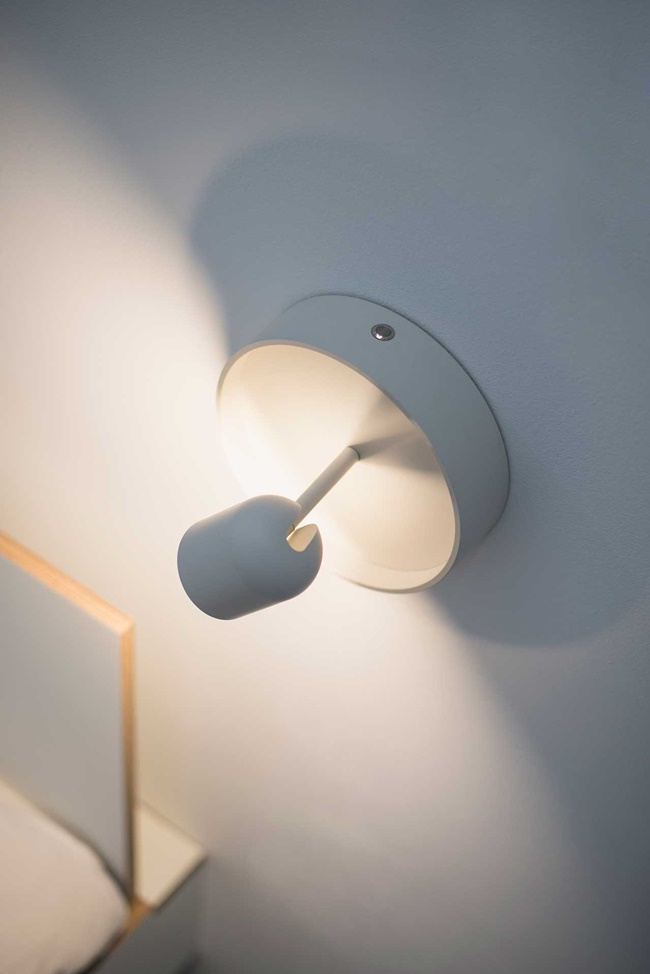 可旋轉的 Concierge Lamp 房門燈，光的方向隨你擺佈